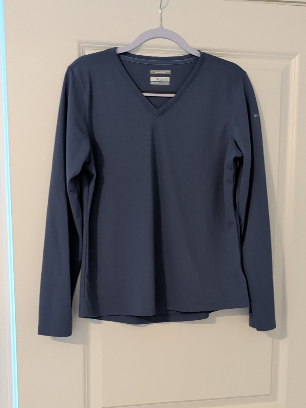 Columbia Omni-Shade V-Neck Performance Shirt in Navy Blue